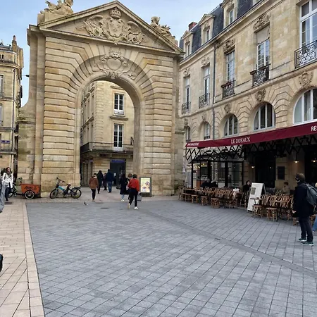 Le Quai Bourgeois Apartmán *